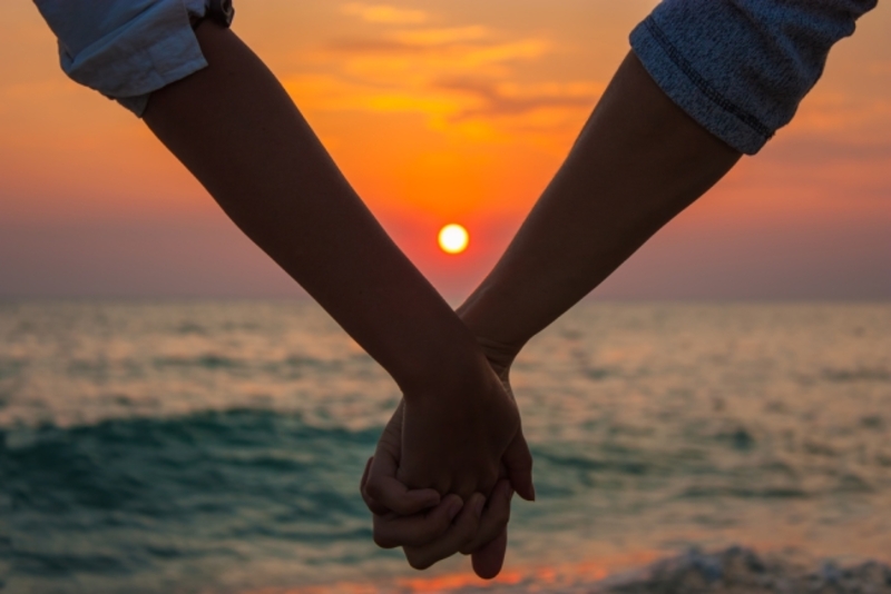 10 صفات يبحث عنها الرجل في المرأة دون أن يشعر